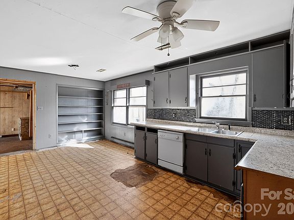 4th image of 167 Short Rd