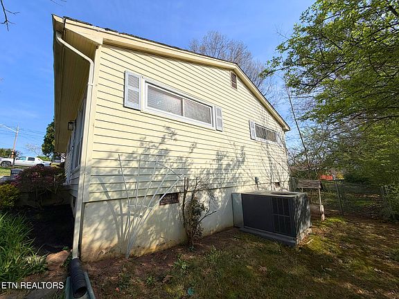 3rd image of 5606 Collette Rd