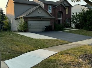 10 Lilac Ct, Bolingbrook, IL 60490