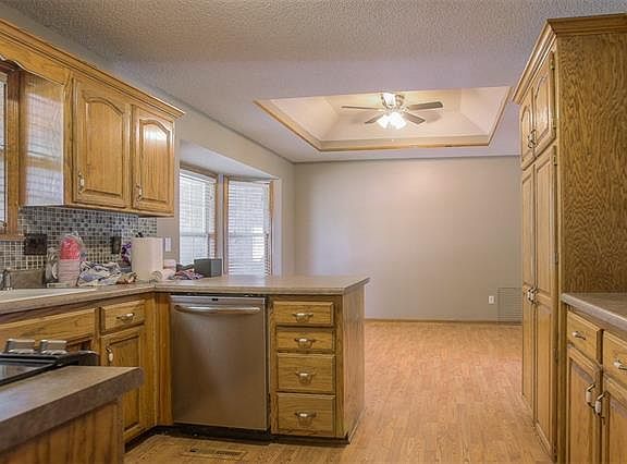 5th image of 907 Hereford Dr