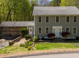 122 Wallace Rd, Sturbridge, MA 01566