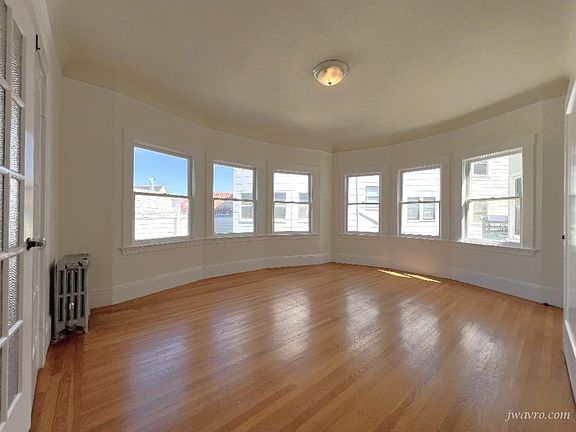 2nd image of 1830 Beach St APT 6