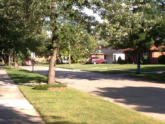 3rd image of 24468 Laurel St