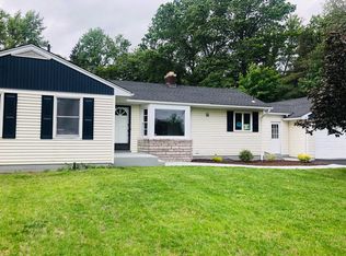 5 McIntosh Dr, Poughkeepsie, NY 12603