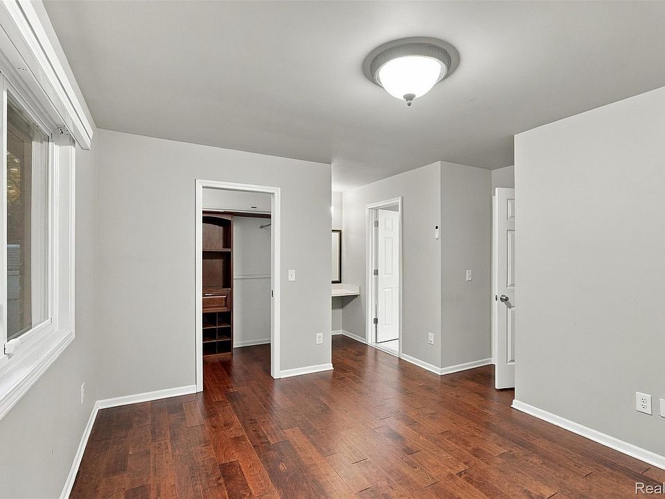 50576 Commons Dr, photo 23