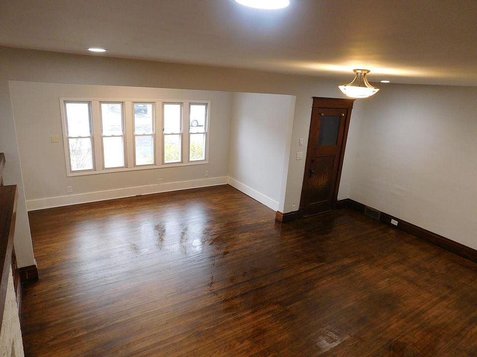 Living Room photo 2