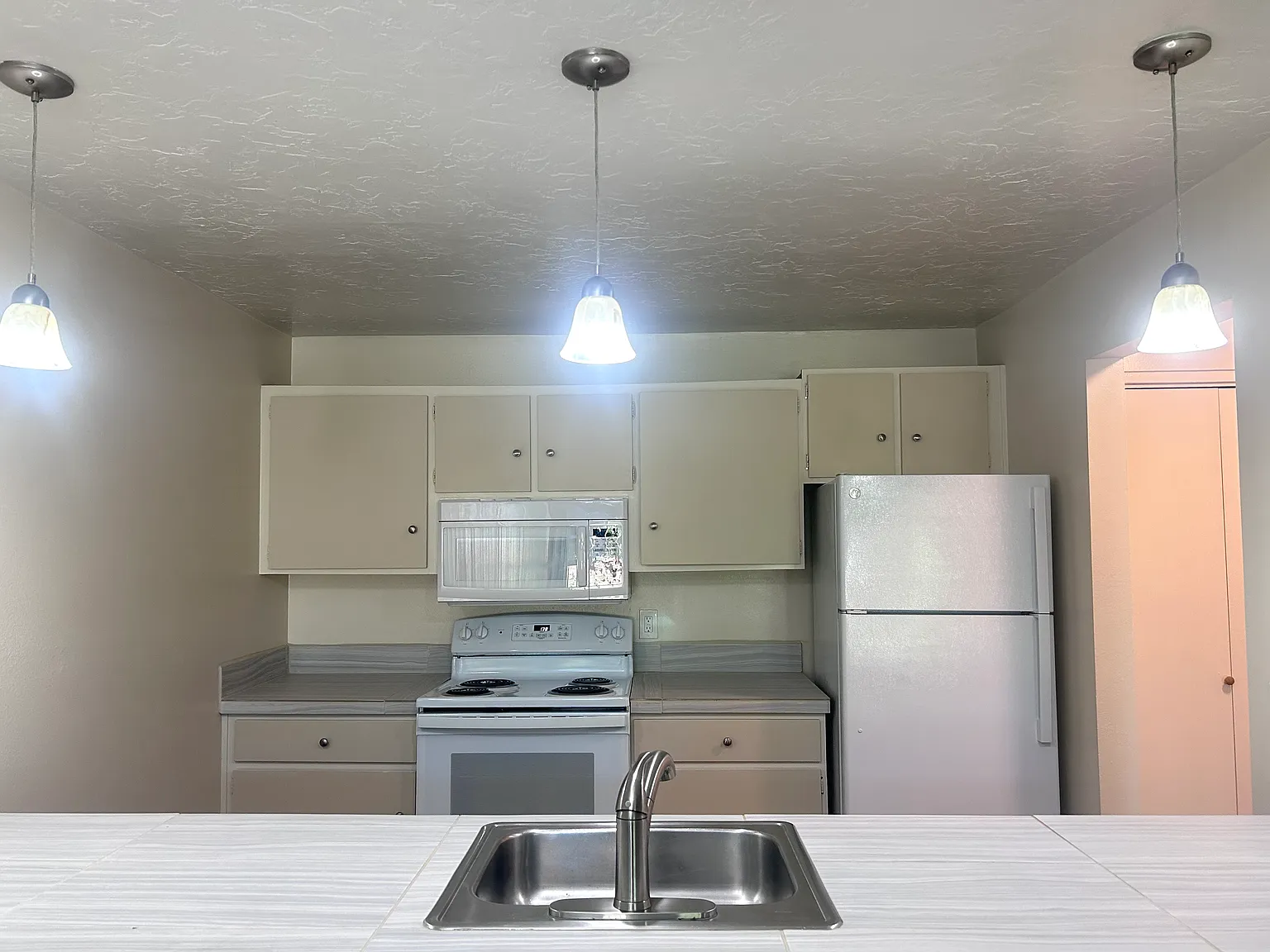 2 bed, 1.5 bath, 1200 sqft, $2,700 — Photo 3