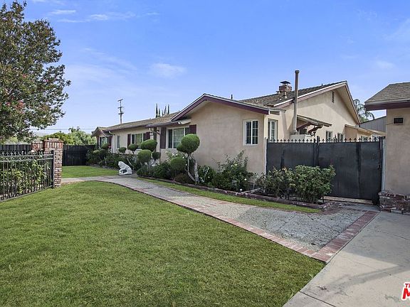 3rd image of 22658 Victory Blvd