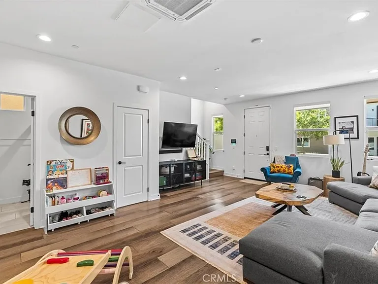 634 Daniel Freeman Cir — Photo 6