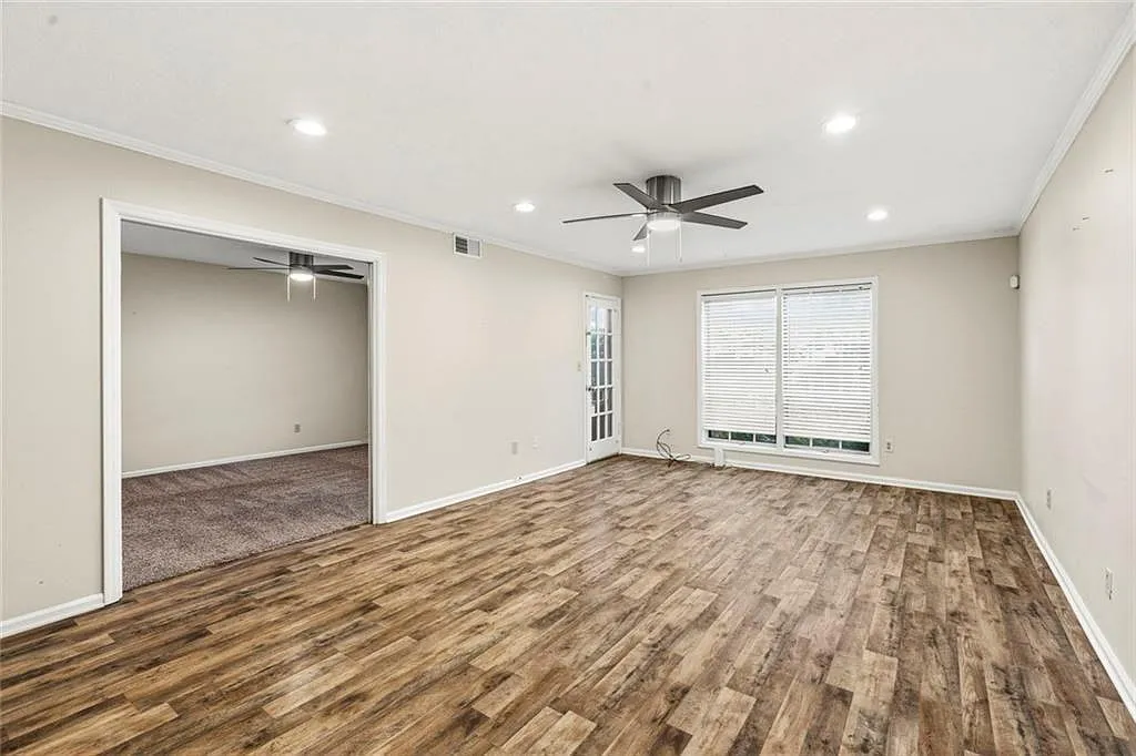3 bed, 2.0 bath, $1,950 — Photo 4