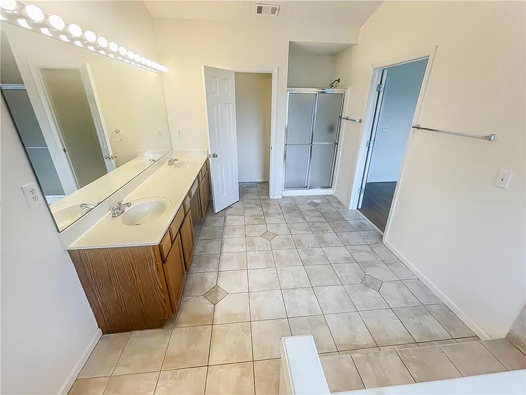 140 Calborne Ct — Photo 22