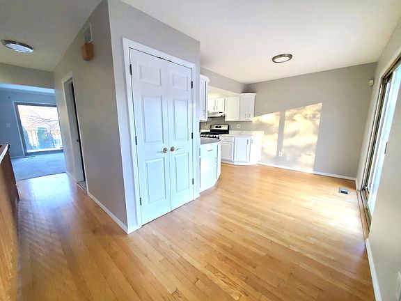 Bright Open floor plan