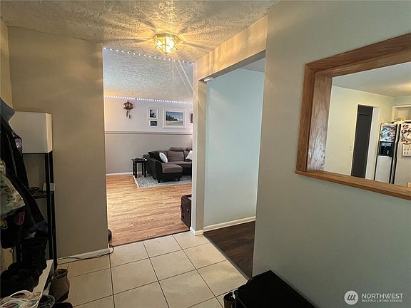 4th image of 14702 105th Avenue E