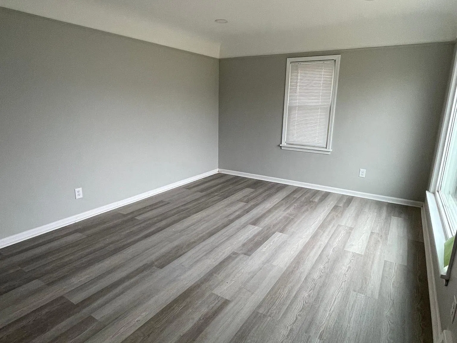 12712 York Blvd — Photo 2