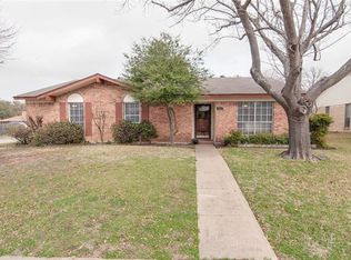 521 Woodcastle Dr, Garland, TX 75040