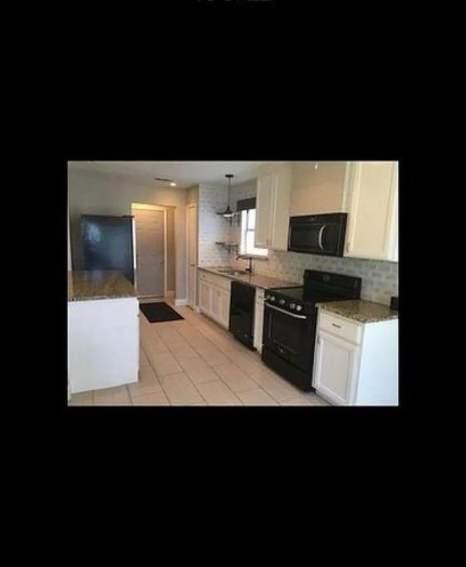 3 bed, 1500 sqft, $2,100 — Photo 2