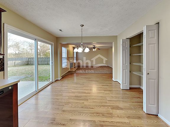4th image of 4529 Hawthorn Dr