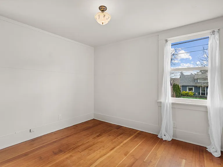 7015 N Greeley Ave #B — Photo 41
