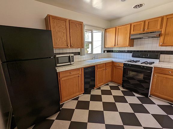 2nd image of 1331 N Poinsettia Pl APT 8