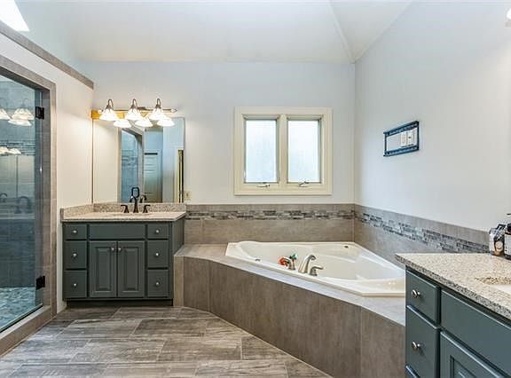 5th image of 106 W 125th Pl