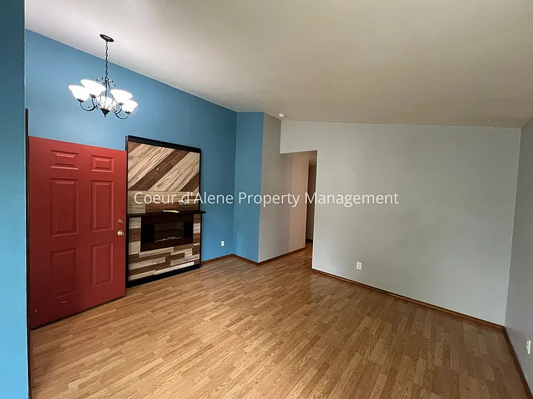 3195 N 10th St — Photo 3