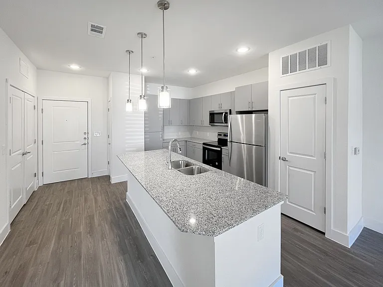 Vue at Sonoma Verde — Photo 32