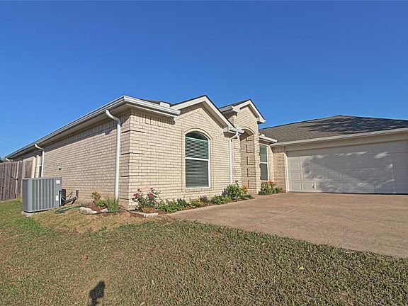 3rd image of 201 Windy Knoll Ln