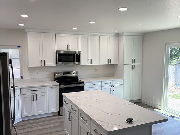 4th image of 4162 Wessex Dr #4162