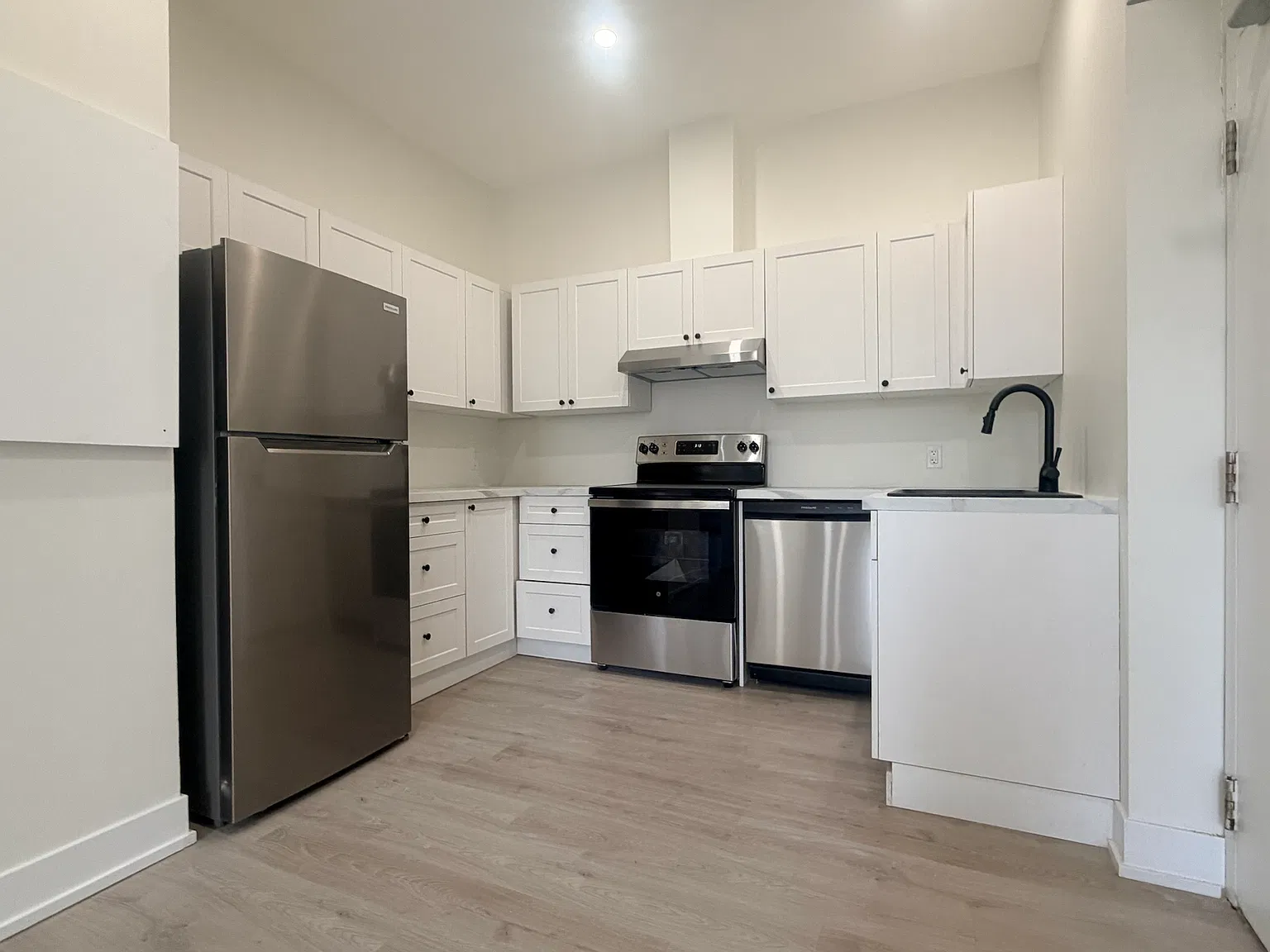 3 bed, $2,100 — Photo 1