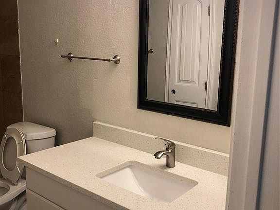 5th image of 2654 Berkshire Ln
