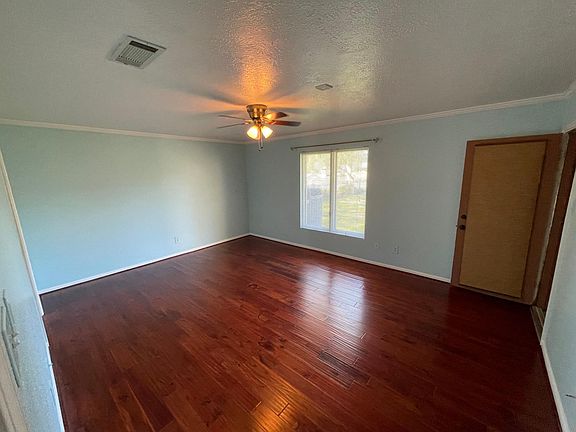 5th image of 711 Salerno St
