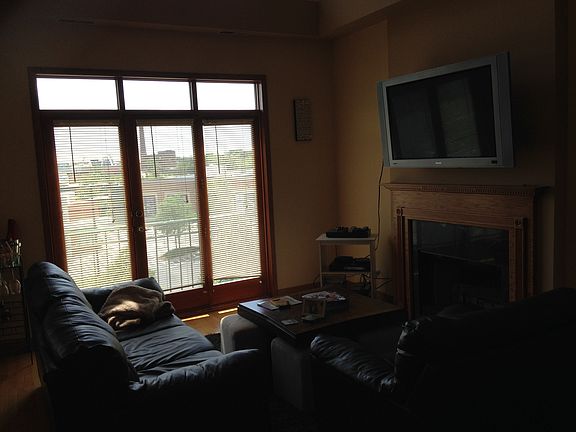 3rd image of 1956 W Diversey Pkwy #3