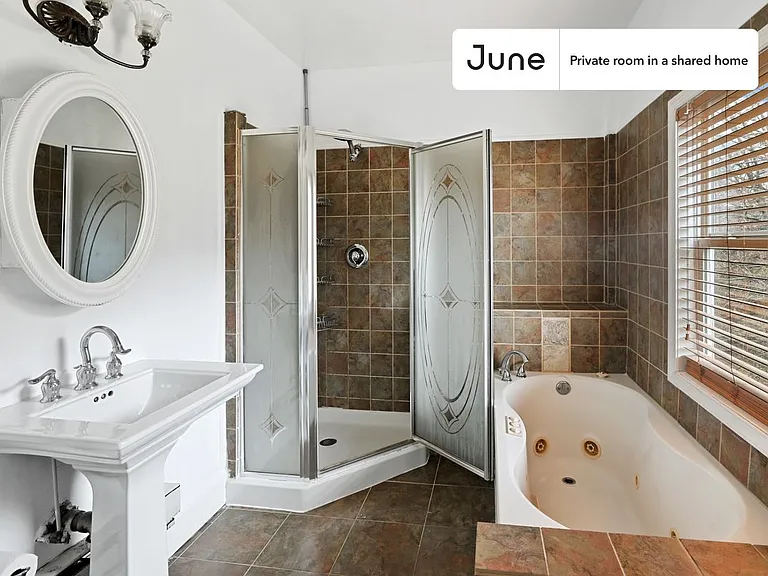 1334 Newton St NE #D — Photo 12