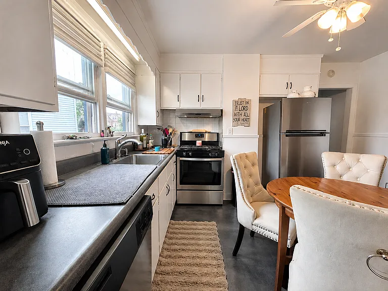 Kitchen/Dining area