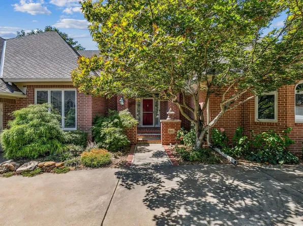 9207 E Killarney Pl, Wichita, KS 67206