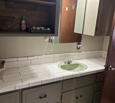 2nd image of 606 Lincoln St #1