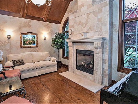 5th image of 4455 Silver Oak Dr