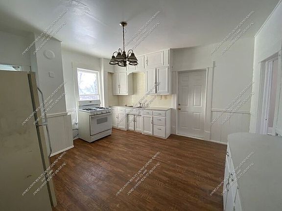 3rd image of 470 Houseman Ave NE #1