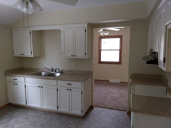 4th image of 4035 Manhattan Dr