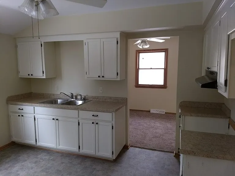 4035 Manhattan Dr — Photo 4