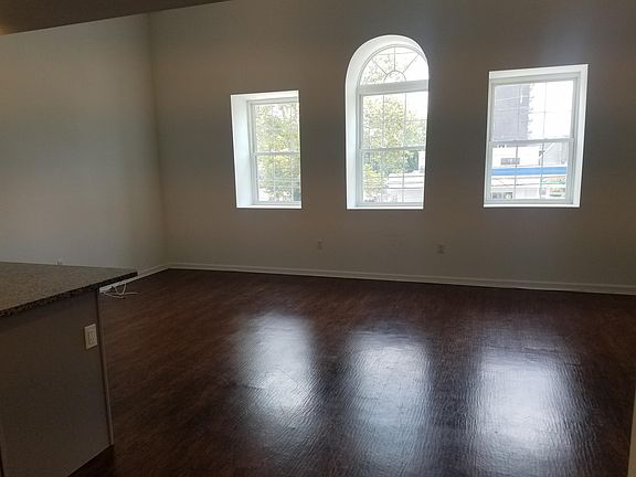 2nd image of 2231 Bryn Mawr Ave #12