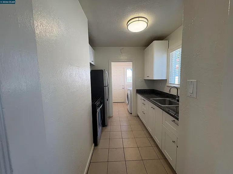 1602 Georgia St — Photo 12