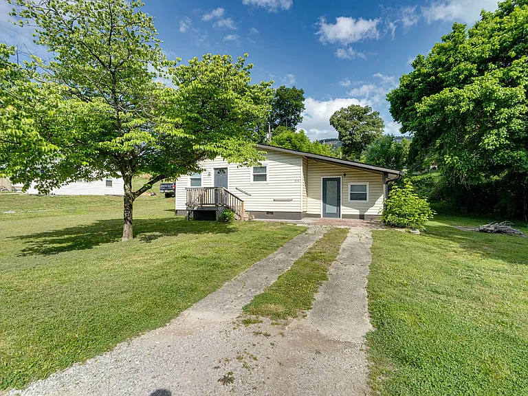 324 Loop Rd — Photo 1