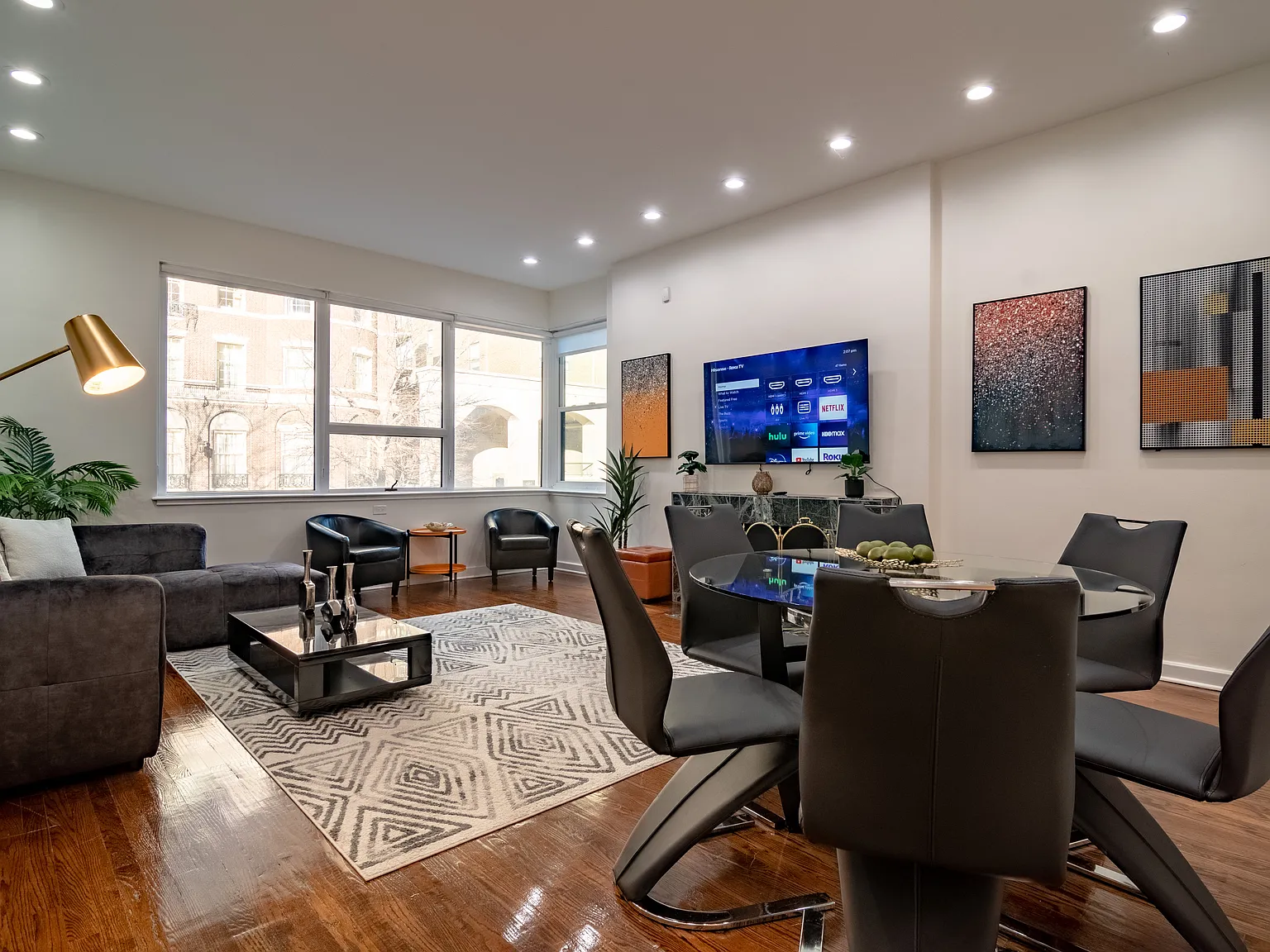3 bed, 922 sqft, $4,675 — Photo 1