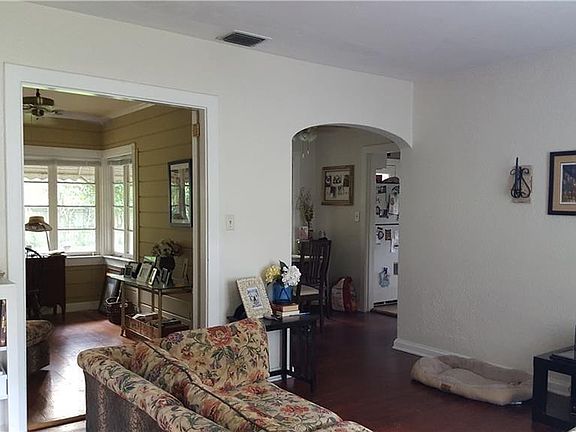 2nd image of 840 Palm Dr
