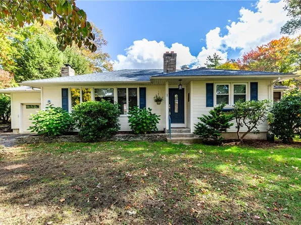 8 Herbert St, Smithfield, RI 02828