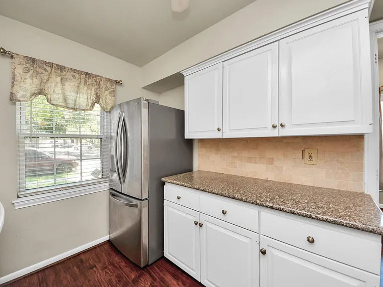 6334 Chevy Chase Dr #17 — Photo 20