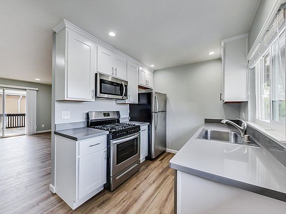 3rd image of 300 Franciscan Ct Unit 19