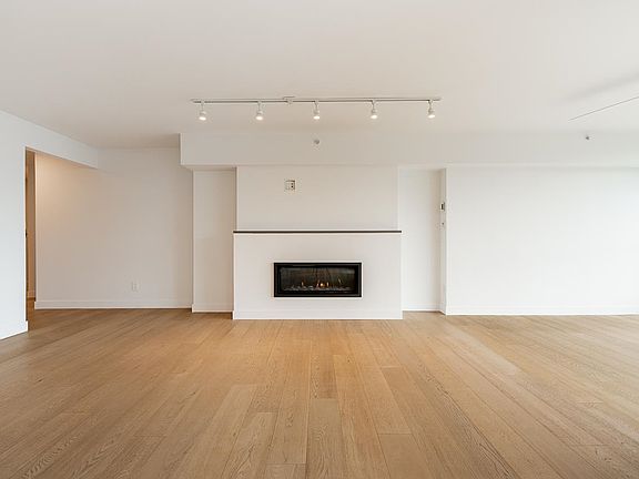 4th image of 1188 Quebec St #403