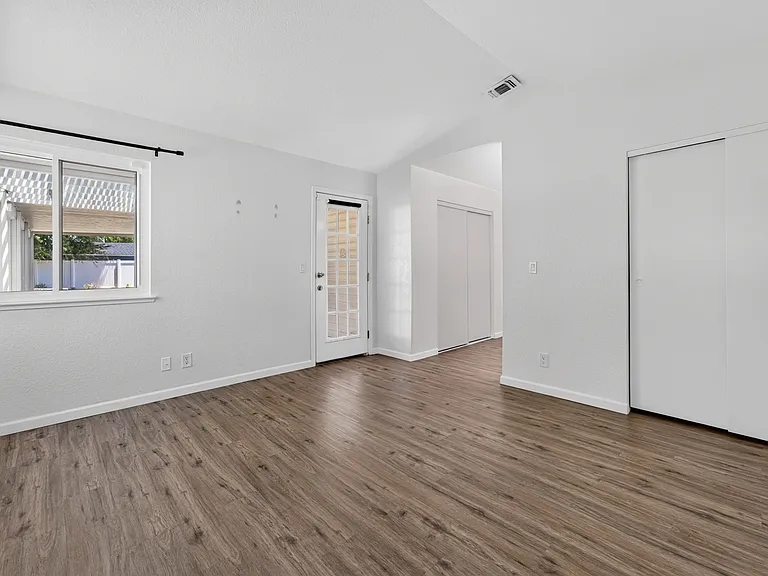 1118 Cresthaven Dr — Photo 10
